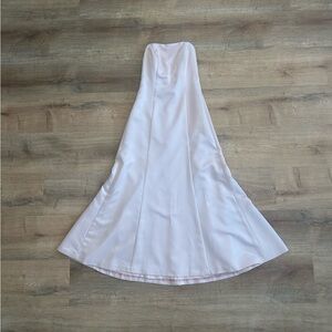 Elegant Strapless Light Pink Vera Wang Gown